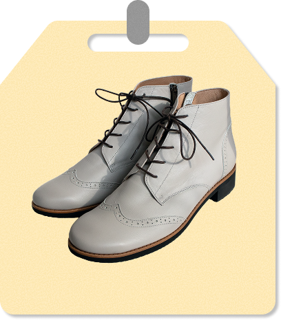 紐付きブーツ